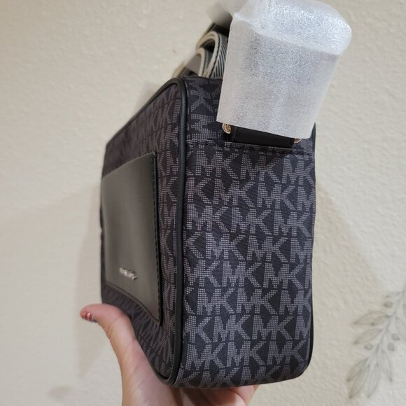 NWT Michael Kors Jet Set Nylon Crossbody - Picture 4 of 10